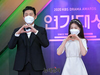 [포토] KBS연기대상, '고준-이가연' 다정하게 손하트