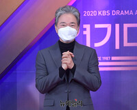 [포토] KBS연기대상 정보석, 꽃중년 미소 발산