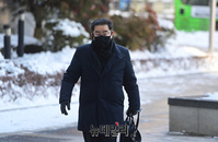 [포토] '공수처장 추천의결 효력 집행정지' 심문 출석하는 이헌 변호사