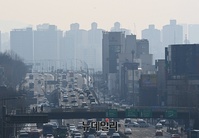 [포토] 추위 풀리니 미세먼지 기승.. 뿌옇게 보이는 서울도심