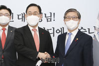 [포토] 주호영 국민의힘 원내대표 예방한 변창흠 장관