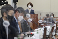 [포토] 모두발언 하는 한정애 환경부 장관 후보자