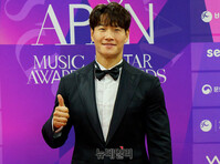 [포토] '2020 APAN 뮤직 어워즈' MC맡은 김종국, 엄지척 