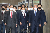 [포토] 비대위 참석하는 김종인·주호영