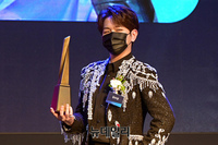 [포토] 잔망스러운 포즈 취하는 가수 김수찬