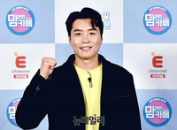 [포토] 이동국 "예능 '맘 편한 카페' 진행 맡았어요"