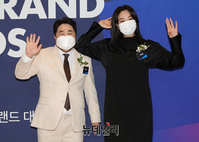 [포토] 강재준♥이은형, 시상식서 '꿀이 뚝뚝'