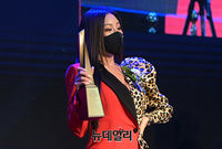 [포토] 걸크러쉬 매력 뿜는 가수 제시