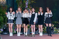 [포토] 걸그룹 에이프릴 '상큼한 손인사'
