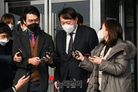 [포토] 박범계 장관 예방 마치고 법무부 나서는 윤석열 총장