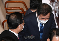 [포토] 대화 나누는 이낙연-주호영