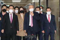[포토] 비대위 입장하는 국민의힘 지도부