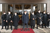 [포토] 국민의힘 항의방문에 대법원 지키는 보안 요원들