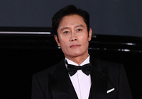 [포토] 청룡영화상 이병헌, 턱시도 입고 레드카펫 등장