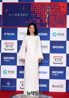 [포토] 레드카펫에서 미소짓는 배종옥