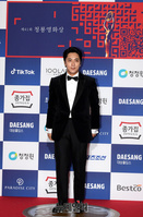 [포토] 레드카펫 오른 이봉근 '조금 긴장'