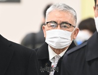 [포토] 김수현 전 서해해경청장, 선고 공판 출석