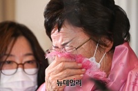 [포토] 이용수 "위안부 문제, 시간 없다…국제재판소 가자" 눈물의 호소