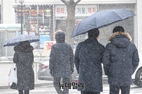 [포토] 수도권 최대 3cm 눈···서울시, 제설 1단계 발령 