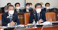 [포토] 국회 출석한 전해철 행정안전부 장관