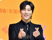 [포토] 음문석 "양손 하트 받으세요"