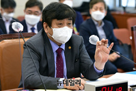 [포토] 답변하는 한상혁 방송통신위원회 위원장
