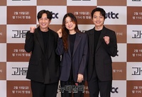 [포토] 화이팅 외치는 '괴물' 출연진