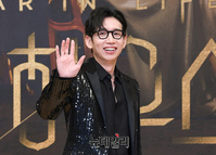 [포토] 봉태규 '훈훈한 손인사'