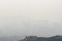 [포토] 미세먼지에 갇힌 서울도심, 수도권 '나쁨'단계