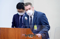 [포토] 답변한 노트먼 조셉 네이든 쿠팡풀필먼트서비스