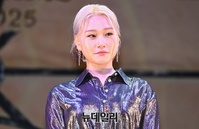 [포토] 블링블링 패션 선보이는 손승연