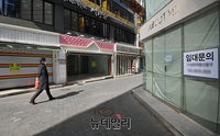 [포토] 늘어나는 명동 공실률, 곳곳에 붙은 '임대'