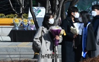 [포토] 비대면 졸업식에 갈곳잃은 꽃다발...화훼업계 '울상'
