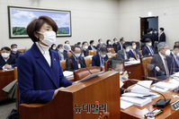 [포토] 인사말 하는 한정애 환경부 장관