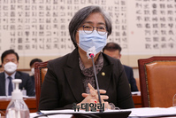 [포토] 답변하는 정은경 질병관리청장