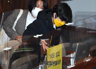 [포토] 류호정 '가덕도 말고 코로나 손실보상!'