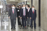 [포토] 입장하는 김종인·주호영