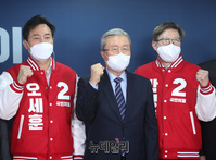 [포토] 서울부산 시장후보 결과발표, 기념촬영하는 '김종인-오세훈-박형준'