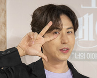 [포토] 가수 이원석 "신청하시면 노래 불러 드려요"