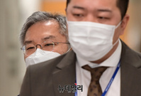 [포토] 최강욱 열린민주당 대표, 공직선거법 위반혐의 첫 재판 출석