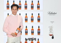 [포토] 이정재 "위스키는 발렌타인 싱글 몰트죠"