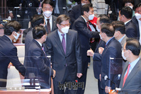 [포토] 의원총회 참석하는 오세훈·박형준
