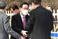 [포토] 입장하고 있는 주호영 국민의힘 원내대표