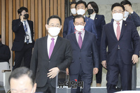 [포토] 입장하는 주호영 국민의힘 원내대표