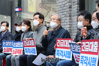 [포토] 명동 찾은 김종인 국민의힘 비대위원장