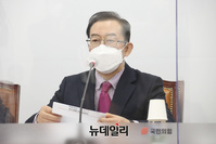 [포토] 비대위 참석한 이종배 정책위의장