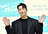 [포토] 배우 김경남 "오케이 광자매, 한예슬 역 맡았어요"