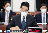 [포토] 정보위 시작 기다리는 박지원 국가정보원장