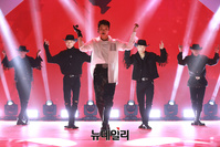 [포토] 우즈, 타이틀곡 'FELL LIKE' 무대