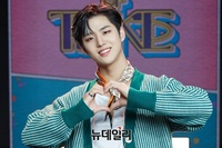 [포토] 펜타곤 홍석, 팬들을 위한 심쿵 미소